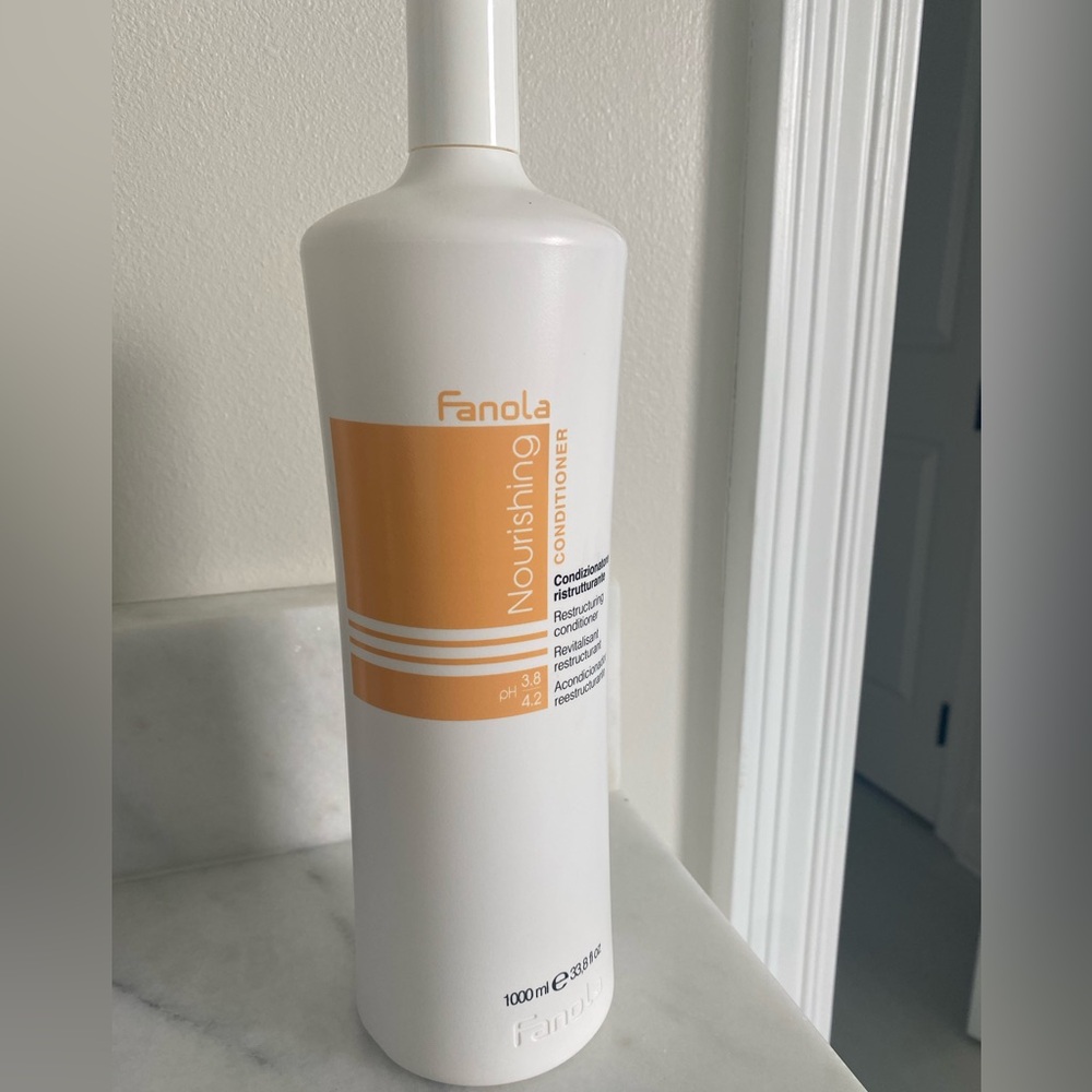 New fanola reconstructing conditioner 33.8oz